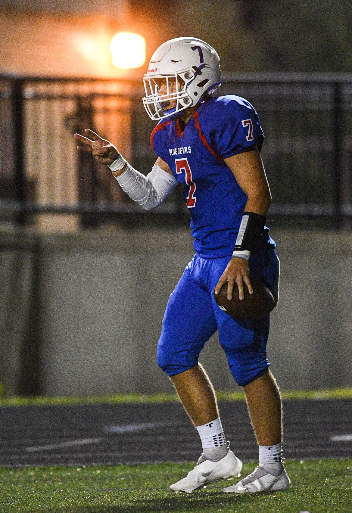 090921-qc-spt-central-football-020